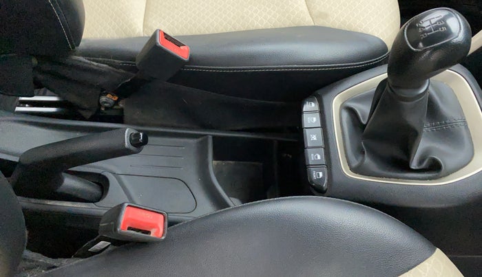 2018 Hyundai NEW SANTRO SPORTZ 1.1, Petrol, Manual, 74,483 km, Gear Lever