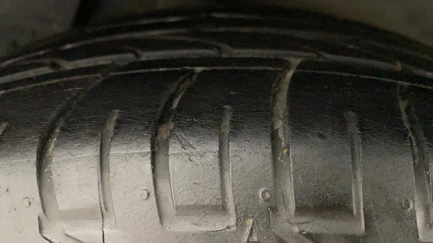2018 Hyundai Creta SX PLUS AT 1.6 DIESEL, Diesel, Automatic, 97,681 km, Right Rear Tyre Tread