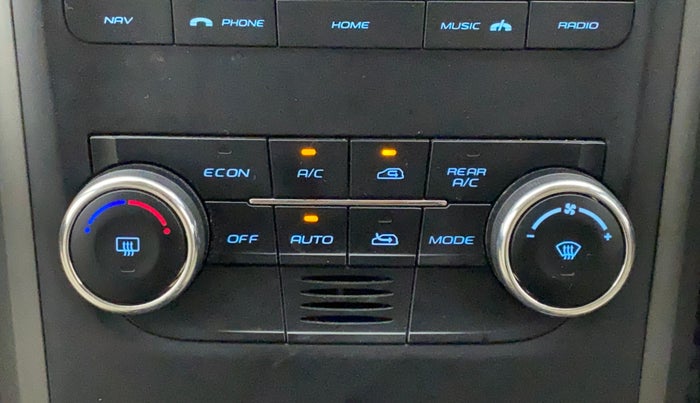 2016 Mahindra XUV500 W10, Diesel, Manual, 42,916 km, Automatic Climate Control