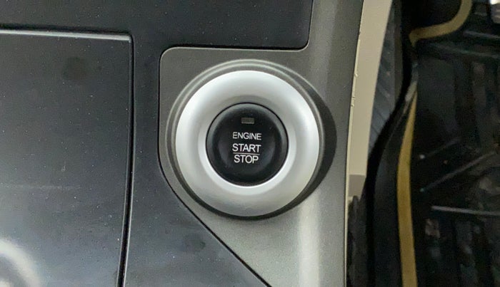 2016 Mahindra XUV500 W10, Diesel, Manual, 42,916 km, Keyless Start/ Stop Button