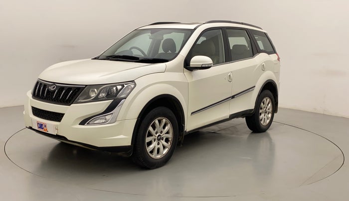 2016 Mahindra XUV500 W10, Diesel, Manual, 42,916 km, Left Front Diagonal