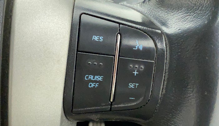 2016 Mahindra XUV500 W10, Diesel, Manual, 42,916 km, Adaptive Cruise Control
