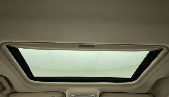 2016 Mahindra XUV500 W10, Diesel, Manual, 42,916 km, Moonroof/ Sunroof