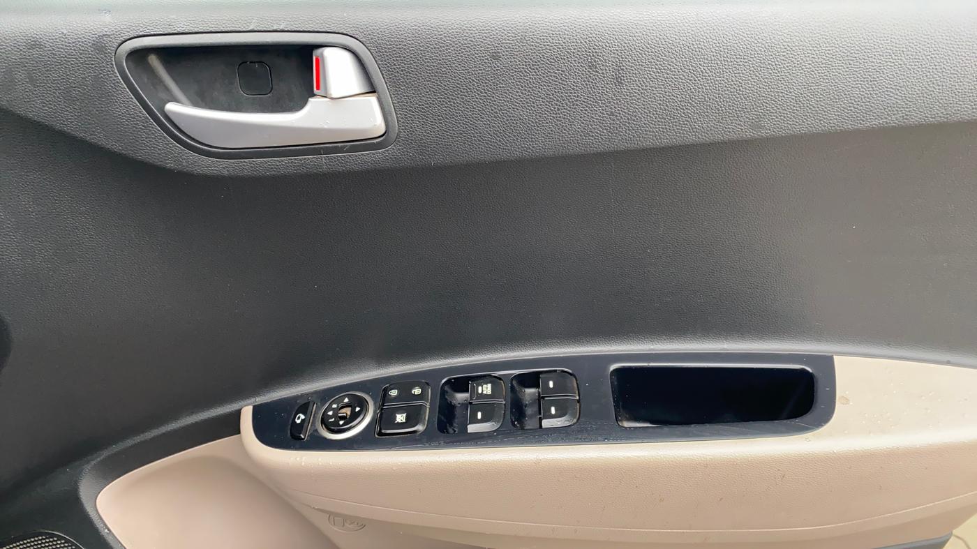 2019 Hyundai Grand i10 SPORTZ 1.2 KAPPA VTVT, Petrol, Manual, 40,088 km, Driver Side Door Panels Control