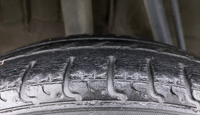 2017 Renault Kwid 1.0 RXT Opt, Petrol, Manual, 42,566 km, Right Rear Tyre Tread