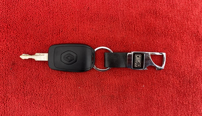 2017 Renault Kwid 1.0 RXT Opt, Petrol, Manual, 42,566 km, Key Close Up