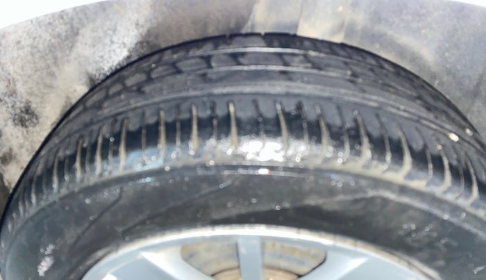 2015 Volkswagen Polo HIGHLINE1.2L, Petrol, Manual, 60,356 km, Left Rear Tyre Tread