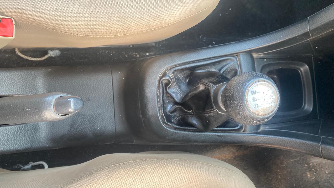 2015 Maruti Swift LXI, Petrol, Manual, 1,13,654 km, Gear Lever