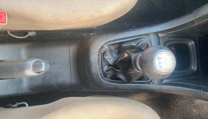 2015 Maruti Swift LXI, Petrol, Manual, 1,13,654 km, Gear Lever