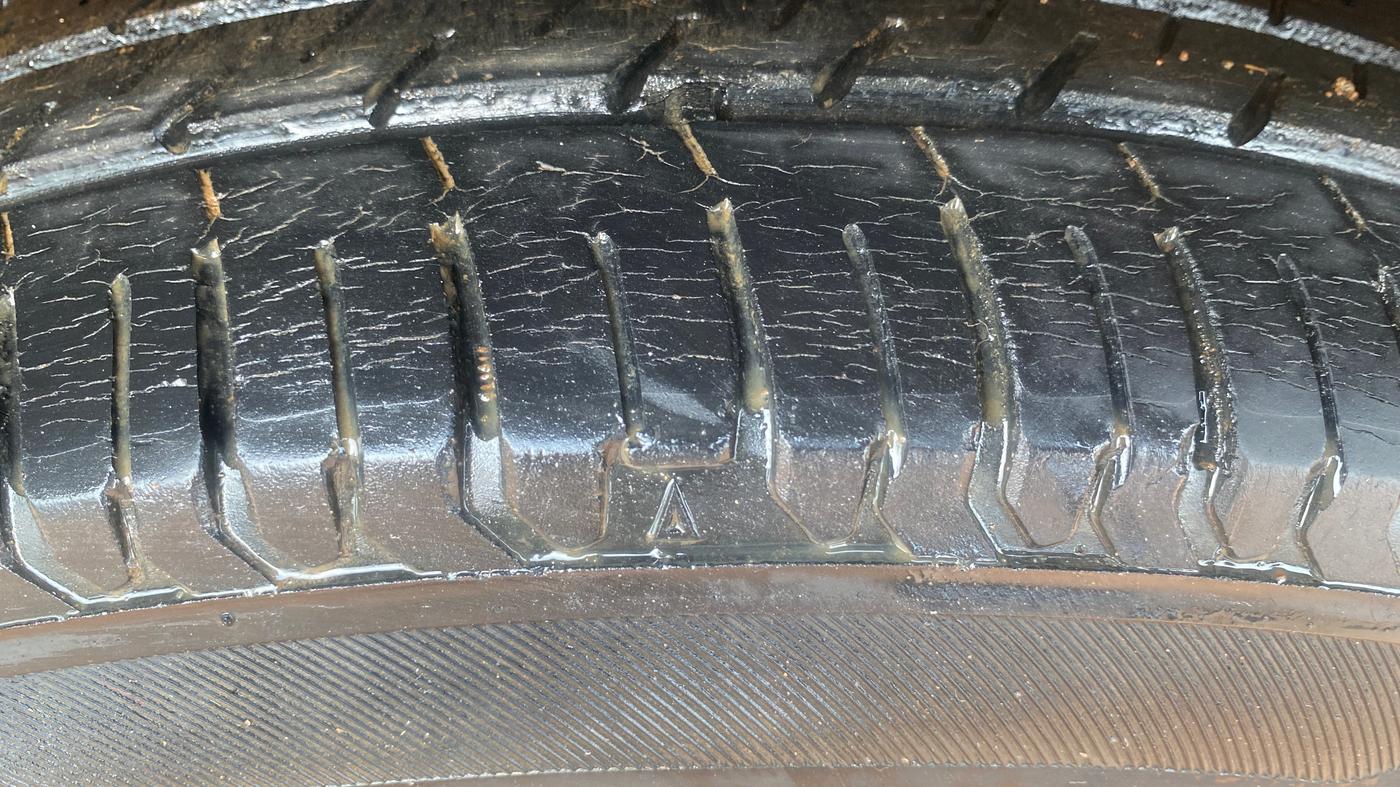 2015 Maruti Swift LXI, Petrol, Manual, 1,13,654 km, Right Front Tyre Tread