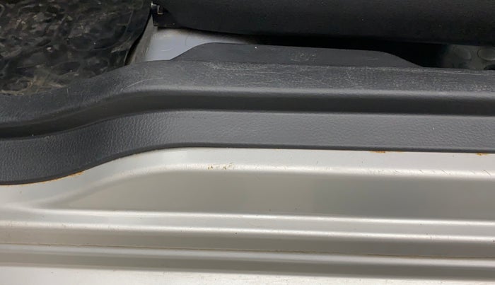 2013 Maruti Wagon R 1.0 VXI, Petrol, Manual, 40,320 km, Left running board - Slight discoloration