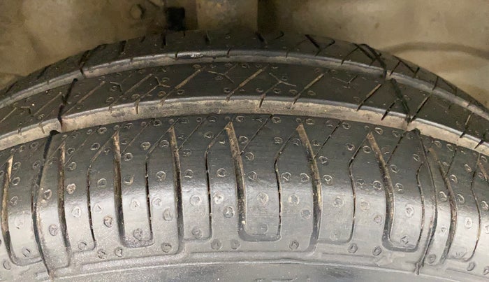 2013 Maruti Wagon R 1.0 VXI, Petrol, Manual, 40,320 km, Right Front Tyre Tread