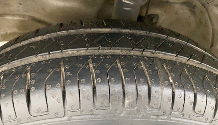 2013 Maruti Wagon R 1.0 VXI, Petrol, Manual, 40,320 km, Left Front Tyre Tread