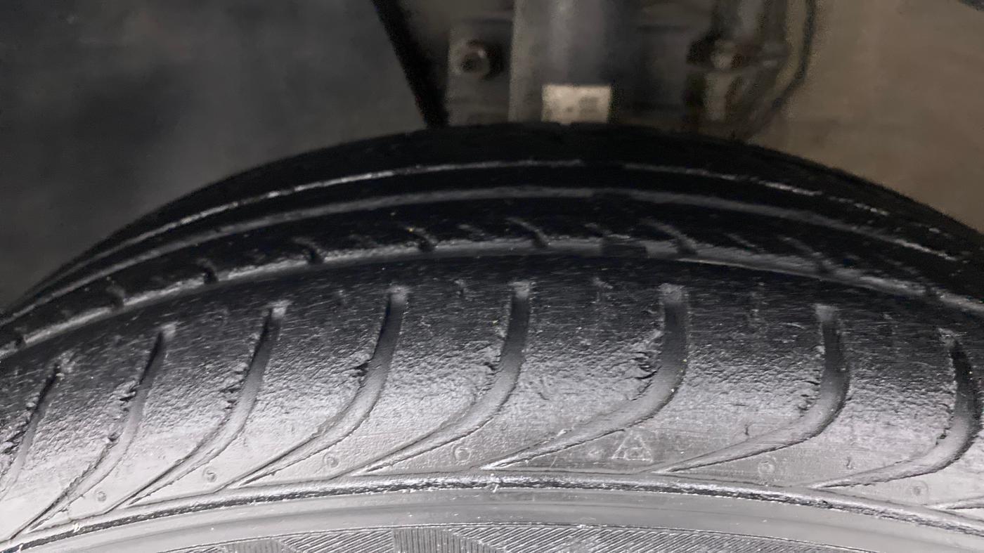 2019 Volkswagen Polo TRENDLINE 1.0L, Petrol, Manual, 49,049 km, Left Front Tyre Tread
