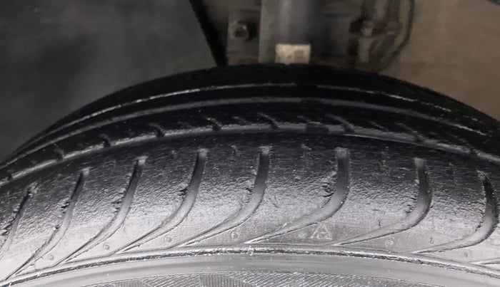2019 Volkswagen Polo TRENDLINE 1.0L, Petrol, Manual, 49,049 km, Left Front Tyre Tread