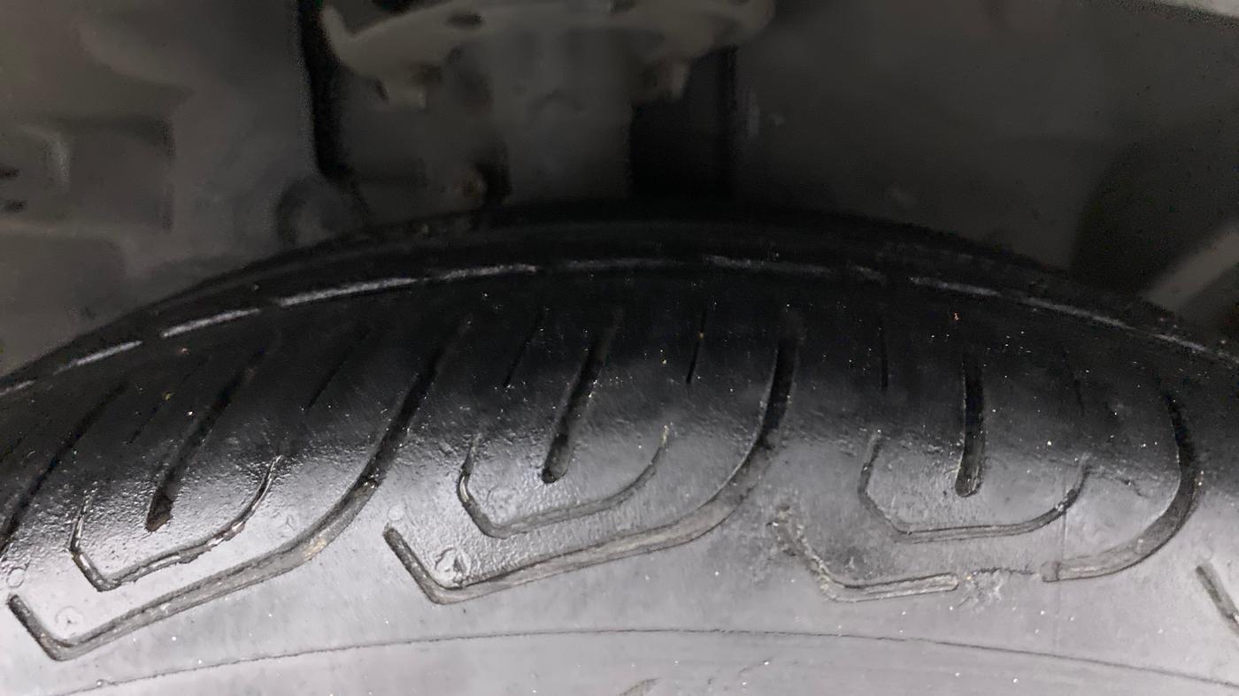 2018 Ford FREESTYLE TITANIUM 1.5 DIESEL, Diesel, Manual, 1,12,544 km, Right Front Tyre Tread