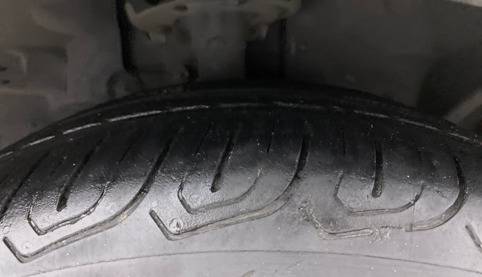 2018 Ford FREESTYLE TITANIUM 1.5 DIESEL, Diesel, Manual, 1,12,544 km, Right Front Tyre Tread