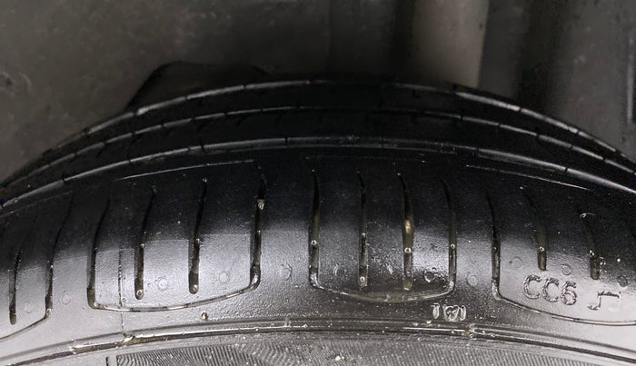 2018 Ford FREESTYLE TITANIUM 1.5 DIESEL, Diesel, Manual, 1,12,544 km, Left Rear Tyre Tread