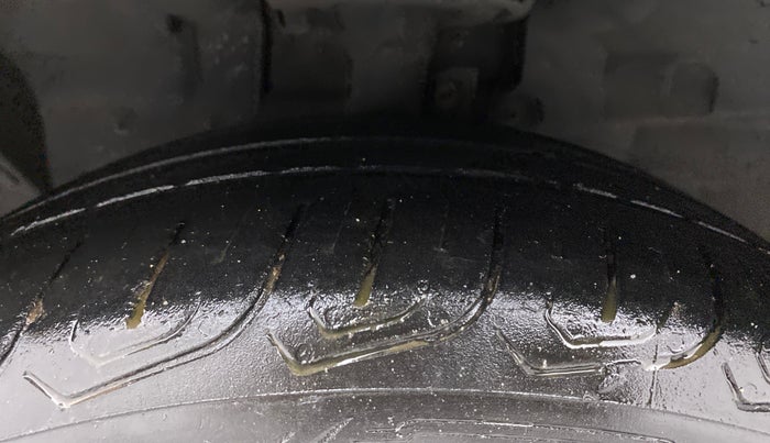 2018 Ford FREESTYLE TITANIUM 1.5 DIESEL, Diesel, Manual, 1,12,544 km, Left Front Tyre Tread