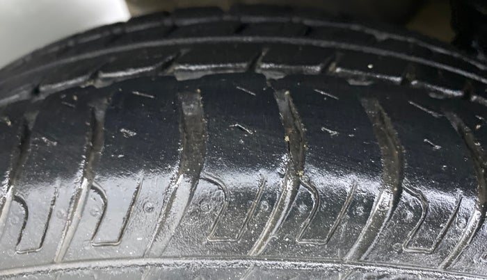2012 Maruti Wagon R 1.0 VXI, Petrol, Manual, 13,665 km, Left Front Tyre Tread