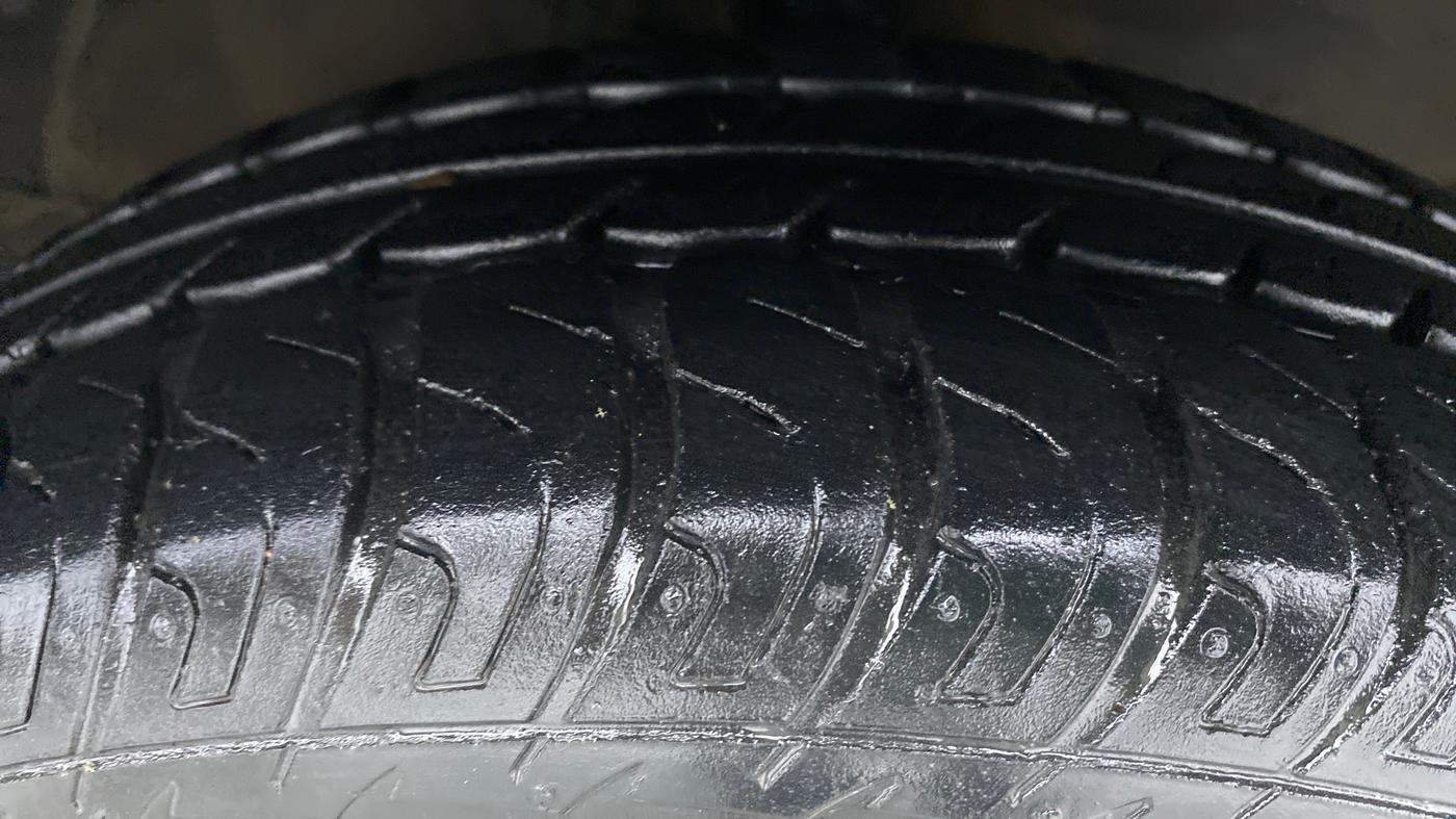 2012 Maruti Wagon R 1.0 VXI, Petrol, Manual, 13,665 km, Right Front Tyre Tread