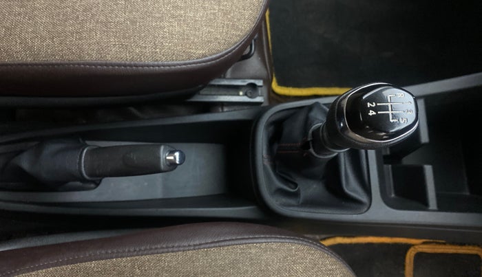 2019 Renault Kwid RXT 1.0 (O), Petrol, Manual, 39,947 km, Gear Lever