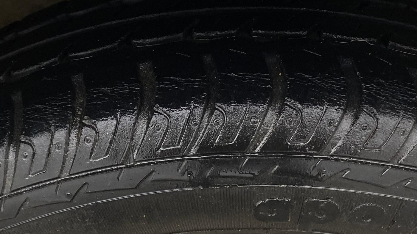 2014 Maruti Wagon R 1.0 VXI, Petrol, Manual, 16,126 km, Right Front Tyre Tread