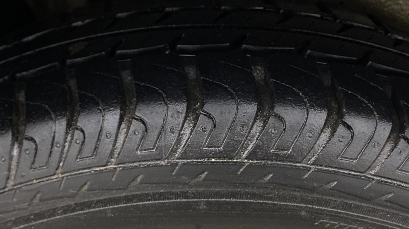 2014 Maruti Wagon R 1.0 VXI, Petrol, Manual, 16,126 km, Right Rear Tyre Tread