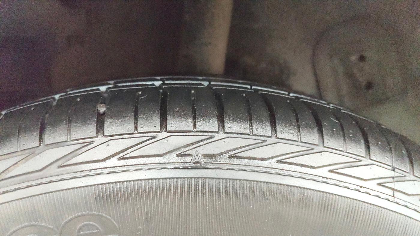 2018 Tata NEXON XZ PLUS PETROL, Petrol, Manual, 37,600 km, Right Rear Tyre Tread