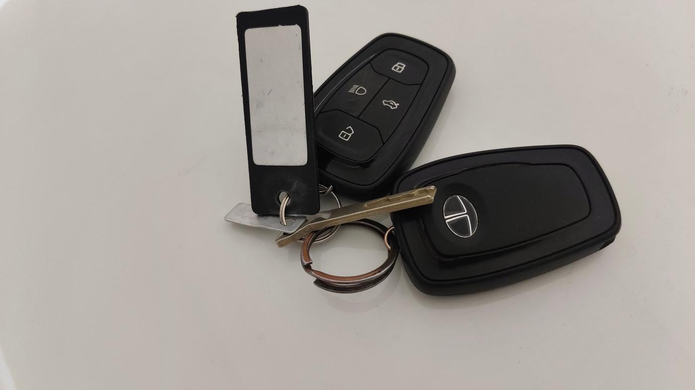 2018 Tata NEXON XZ PLUS PETROL, Petrol, Manual, 37,600 km, Key Close Up