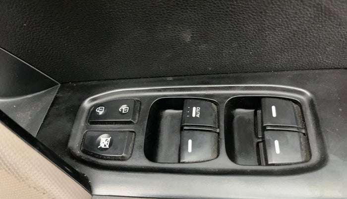 2016 Hyundai Creta SX PLUS 1.6 PETROL, Petrol, Manual, 59,448 km, Driver Side Door Panels Control