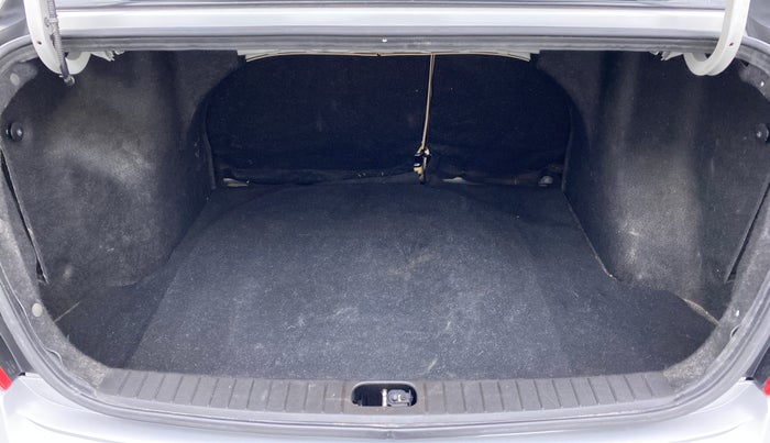 2010 Hyundai Verna TRANSFORM 1.6 VTVT, Petrol, Manual, 63,969 km, Boot Inside