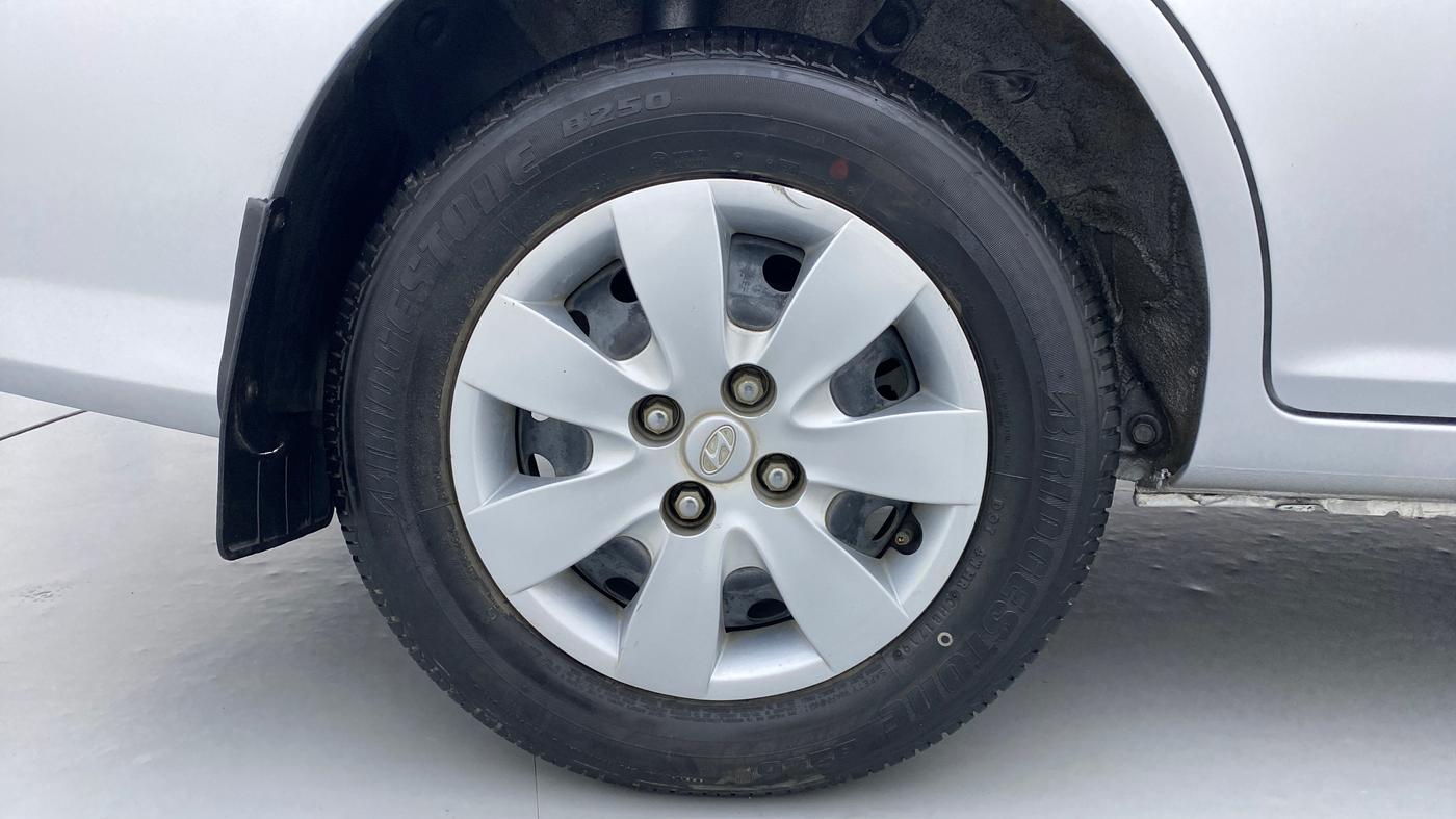 2010 Hyundai Verna TRANSFORM 1.6 VTVT, Petrol, Manual, 63,969 km, Right Rear Wheel