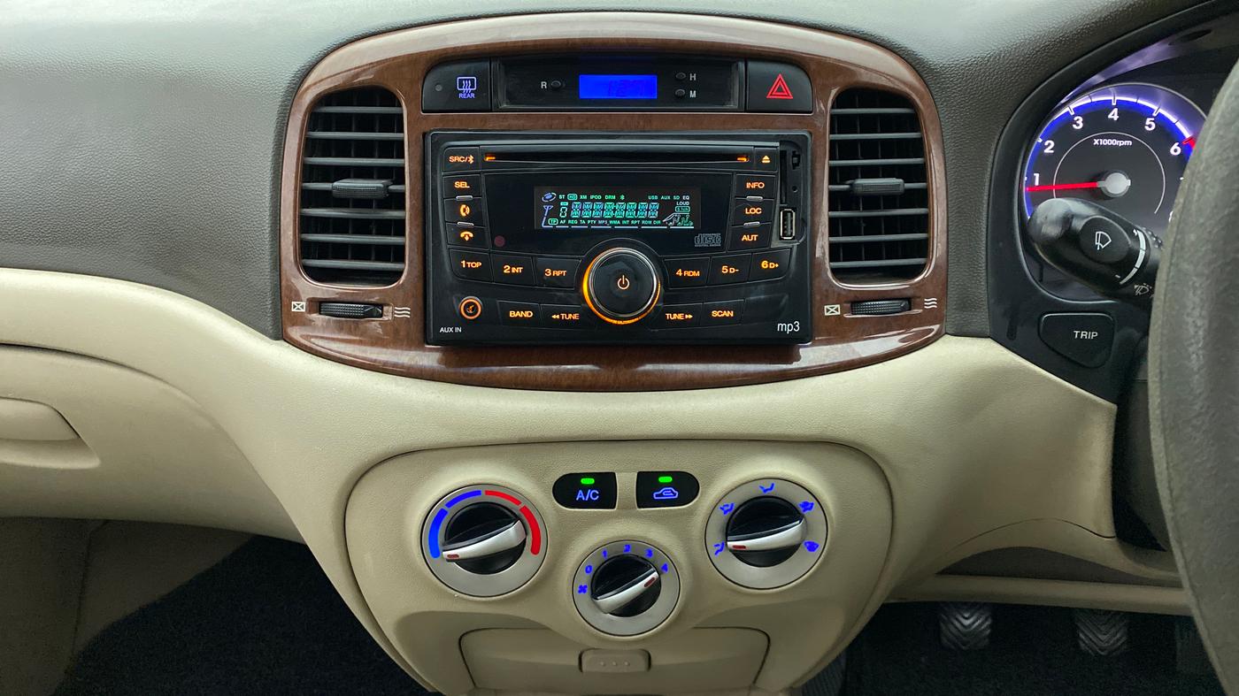2010 Hyundai Verna TRANSFORM 1.6 VTVT, Petrol, Manual, 63,969 km, Air Conditioner