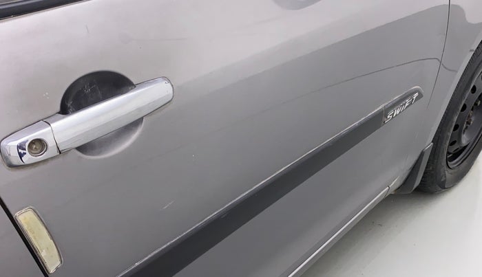 2015 Maruti Swift VXI, Petrol, Manual, 39,837 km, Driver-side door - Slightly dented