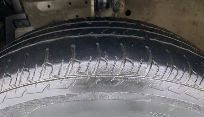 2015 Maruti Swift VXI, Petrol, Manual, 39,837 km, Left Front Tyre Tread
