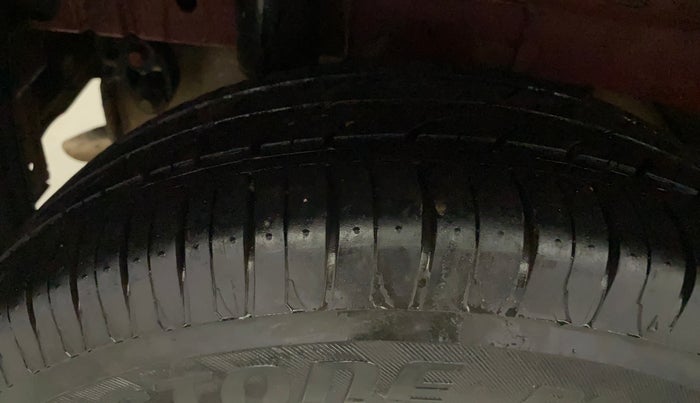 2018 Mahindra KUV 100 NXT K2 P 6 STR, Petrol, Manual, 29,089 km, Right Rear Tyre Tread