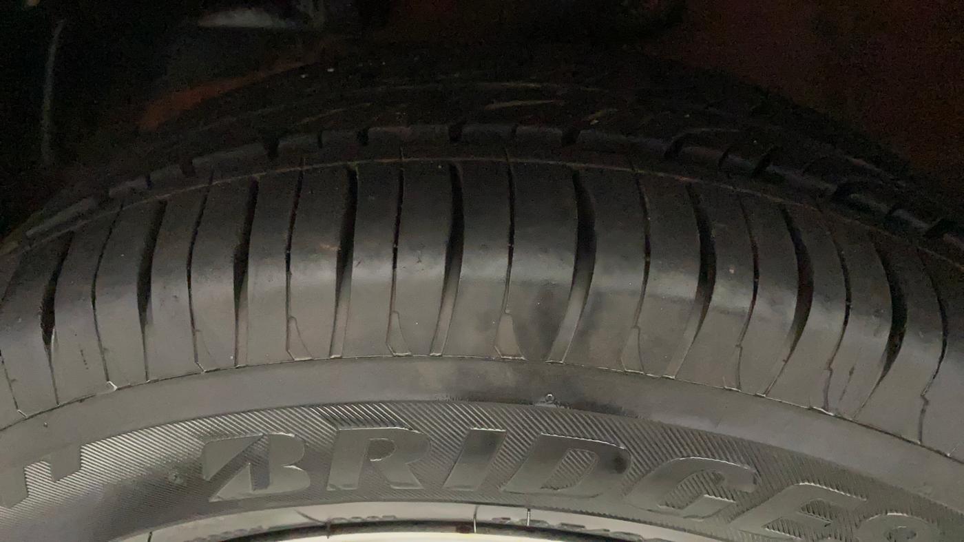 2018 Mahindra KUV 100 NXT K2 P 6 STR, Petrol, Manual, 29,089 km, Left Front Tyre Tread