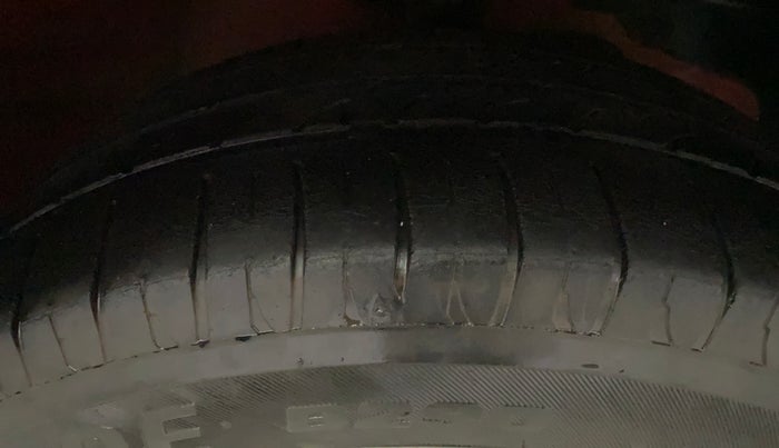 2018 Mahindra KUV 100 NXT K2 P 6 STR, Petrol, Manual, 29,089 km, Right Front Tyre Tread