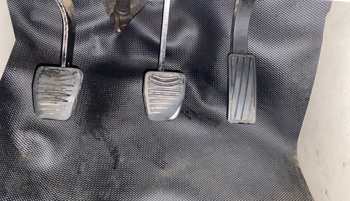 2019 Mahindra XUV300 W8 (O) 1.5 DIESEL, Diesel, Manual, 87,592 km, Pedals