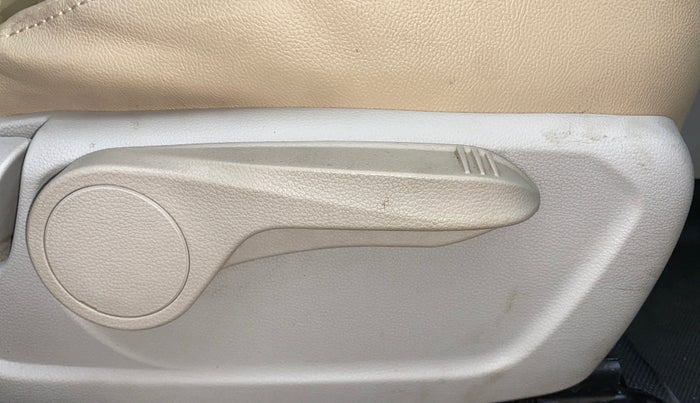 2019 Mahindra XUV300 W8 (O) 1.5 DIESEL, Diesel, Manual, 87,592 km, Driver Side Adjustment Panel