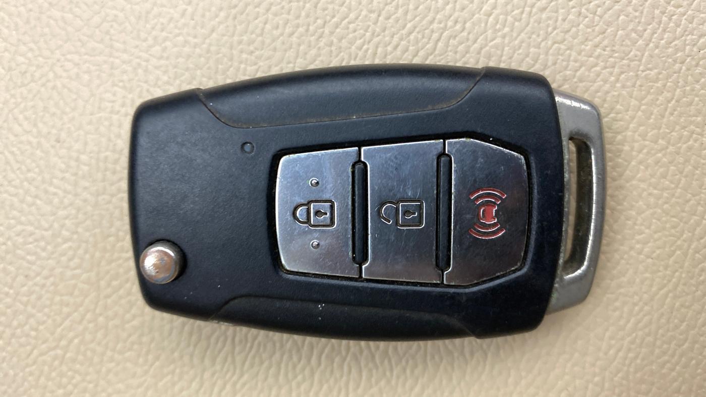 2019 Mahindra XUV300 W8 (O) 1.5 DIESEL, Diesel, Manual, 87,440 km, Key Close Up