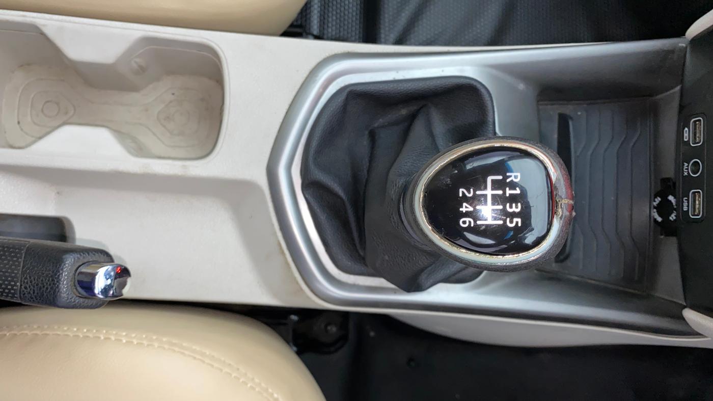 2019 Mahindra XUV300 W8 (O) 1.5 DIESEL, Diesel, Manual, 87,440 km, Gear Lever