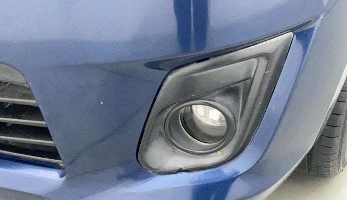 2014 Maruti Ertiga VXI, Petrol, Manual, 61,950 km, Left fog light - Not fixed properly
