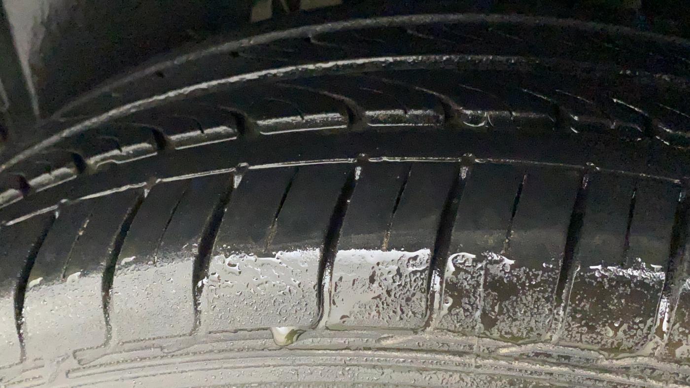 2014 Maruti Ertiga VXI, Petrol, Manual, 61,950 km, Left Rear Tyre Tread