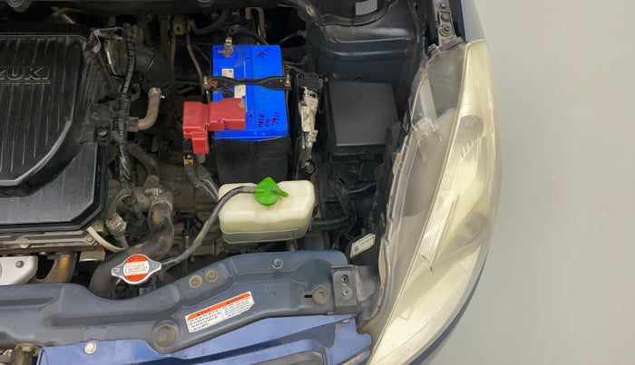 2014 Maruti Ertiga VXI, Petrol, Manual, 61,950 km, Left headlight - Clamp has minor damage