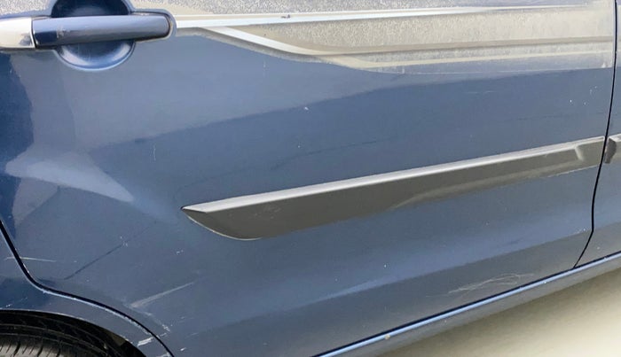 2014 Maruti Ertiga VXI, Petrol, Manual, 61,950 km, Right rear door - Minor scratches