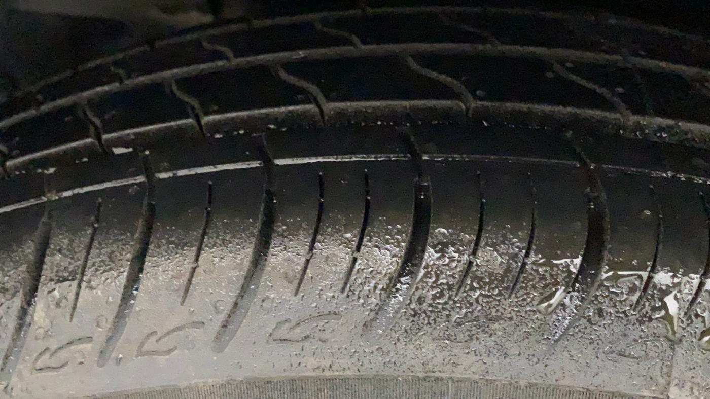 2014 Maruti Ertiga VXI, Petrol, Manual, 61,950 km, Right Rear Tyre Tread