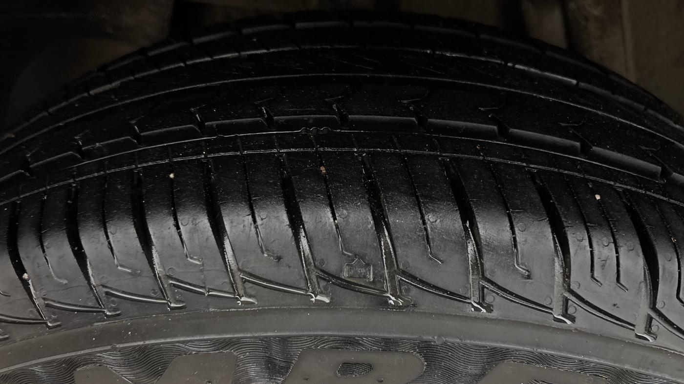 2018 Renault Duster RXS CVT, Petrol, Automatic, 15,395 km, Right Rear Tyre Tread