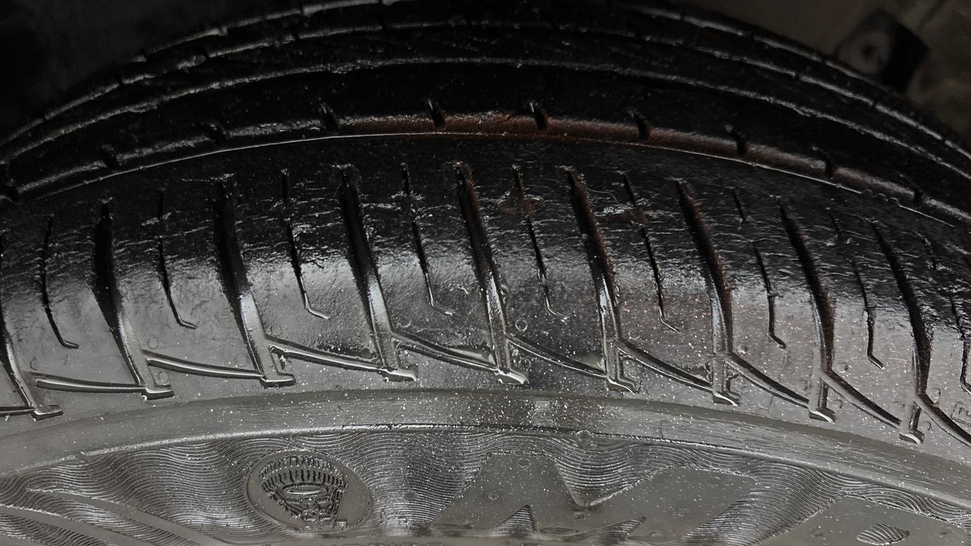 2018 Renault Duster RXS CVT, Petrol, Automatic, 15,395 km, Right Front Tyre Tread